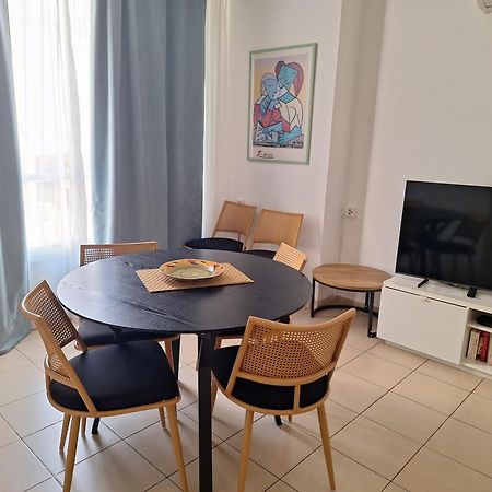 Amazing Apartment For 3 Guests Steps From The Beach Netanya Extérieur photo