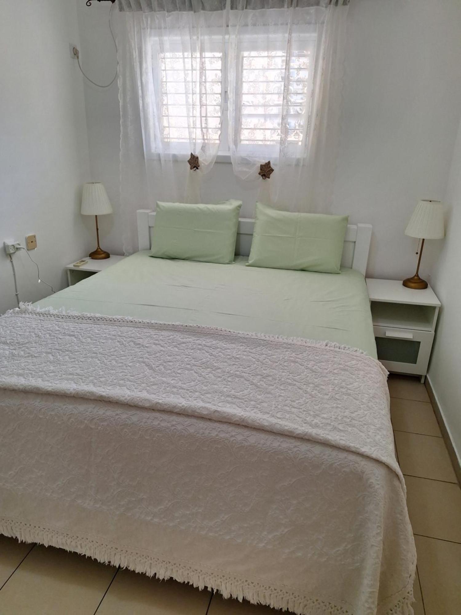 Amazing Apartment For 3 Guests Steps From The Beach Netanya Extérieur photo