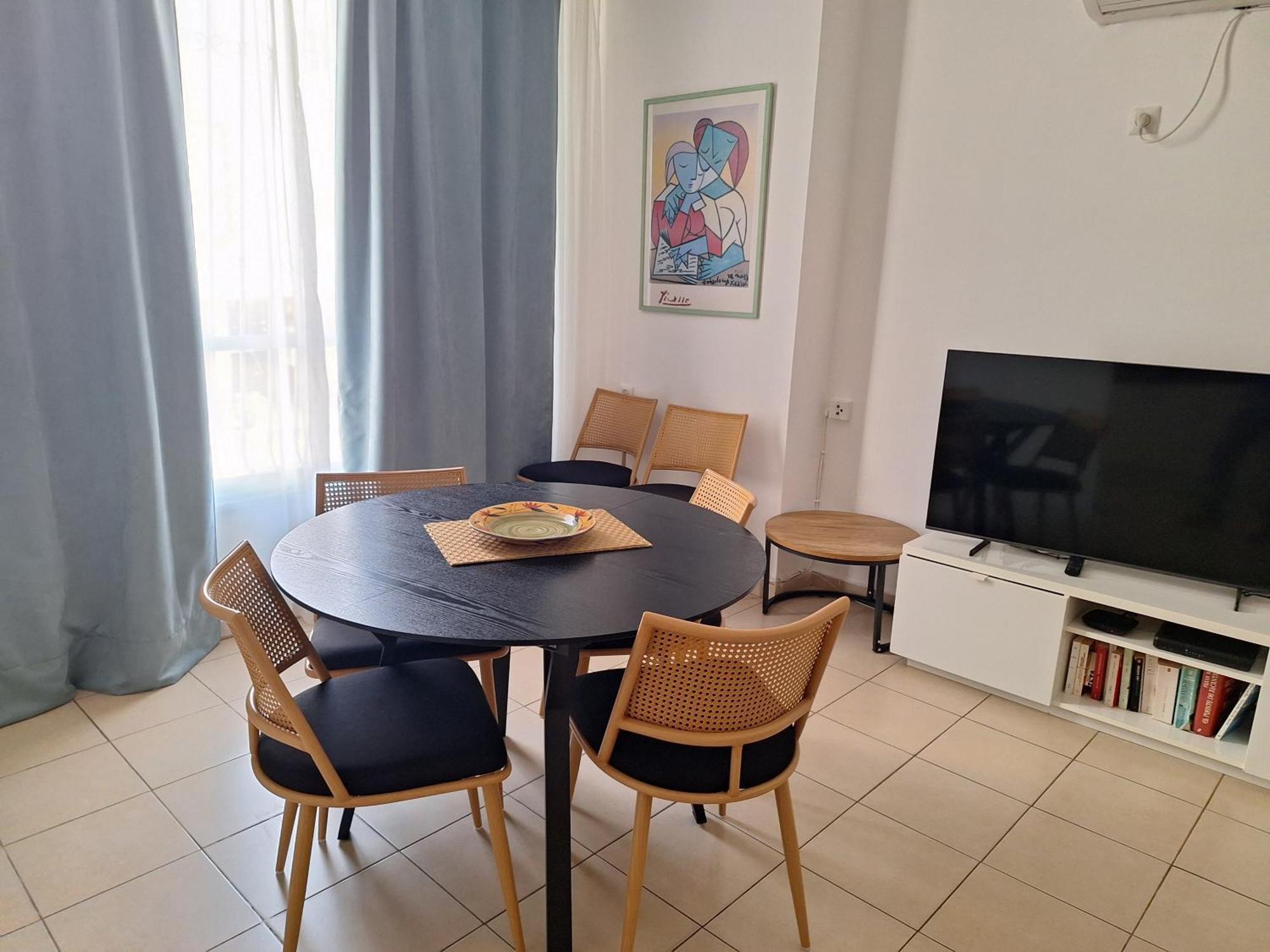 Amazing Apartment For 3 Guests Steps From The Beach Netanya Extérieur photo