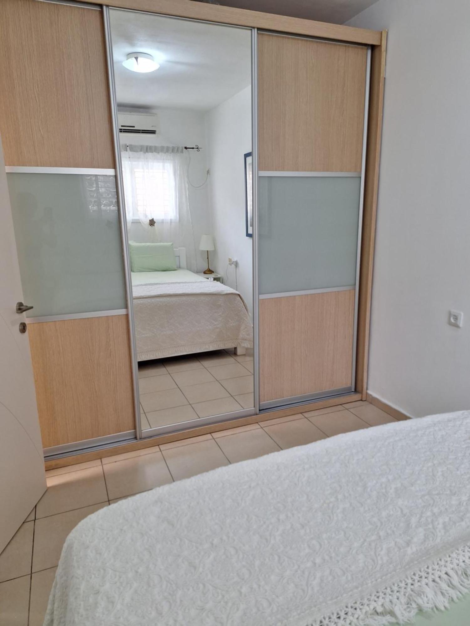 Amazing Apartment For 3 Guests Steps From The Beach Netanya Extérieur photo