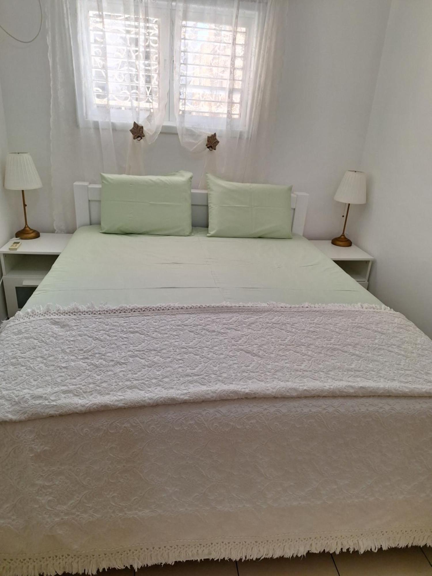 Amazing Apartment For 3 Guests Steps From The Beach Netanya Extérieur photo