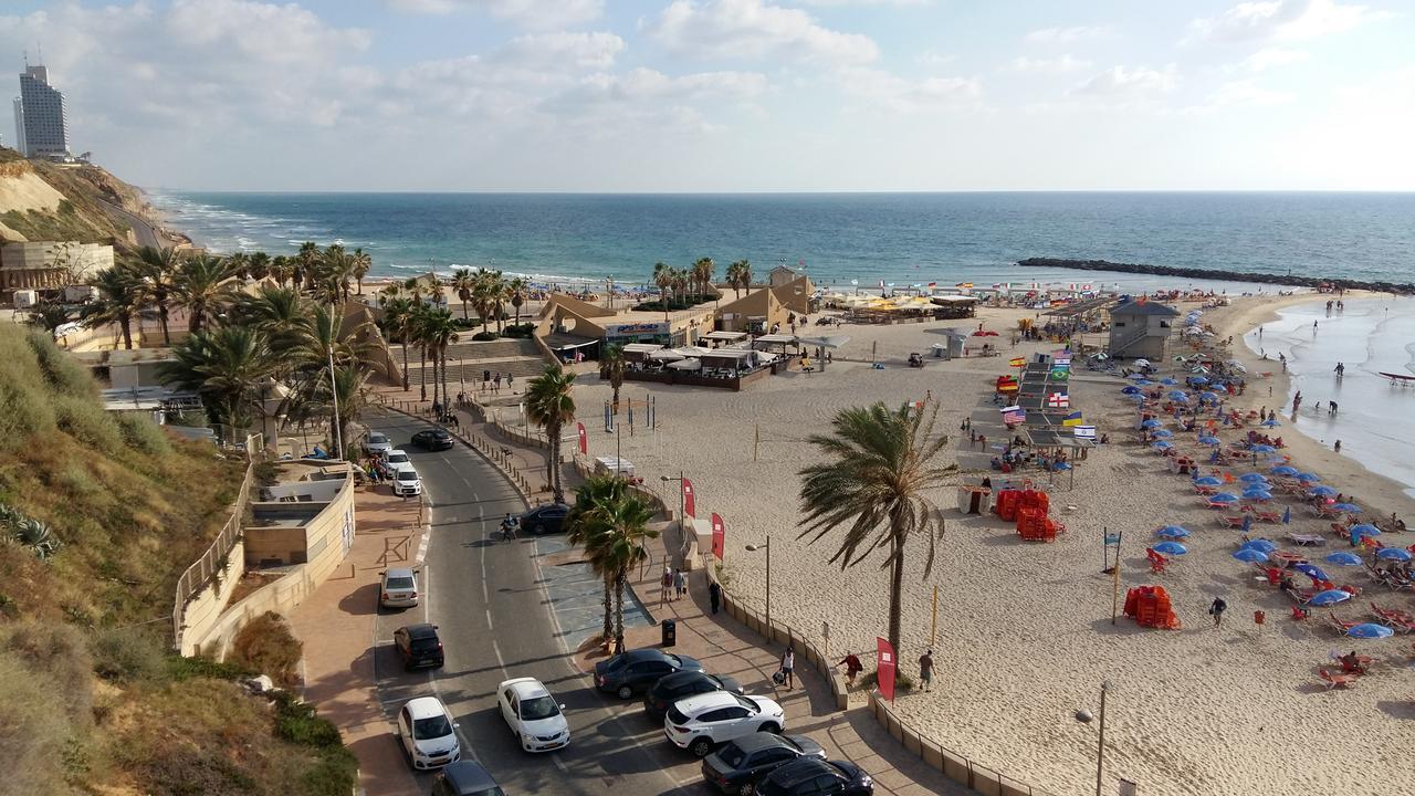 Amazing Apartment For 3 Guests Steps From The Beach Netanya Extérieur photo